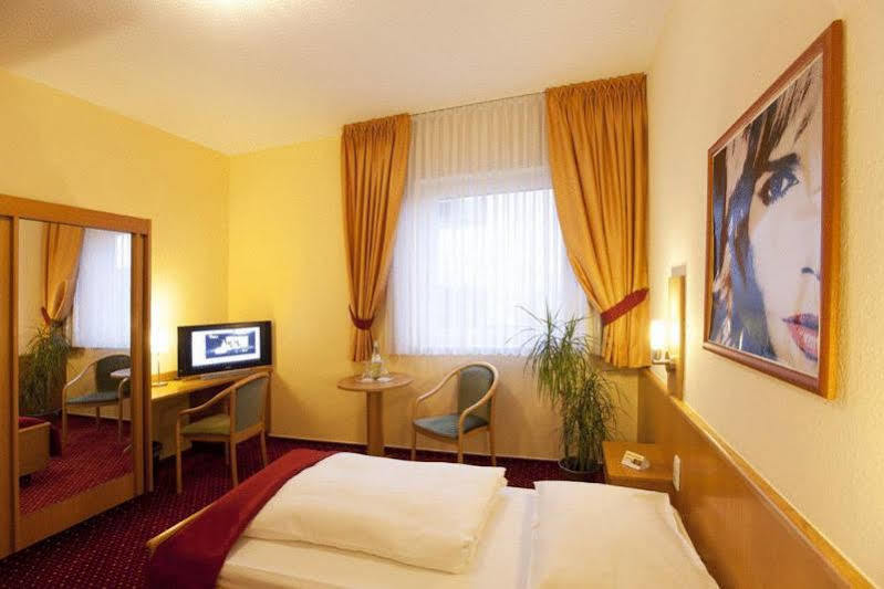 Arthotel Ambassador Wiesbaden - Free Parking Екстер'єр фото